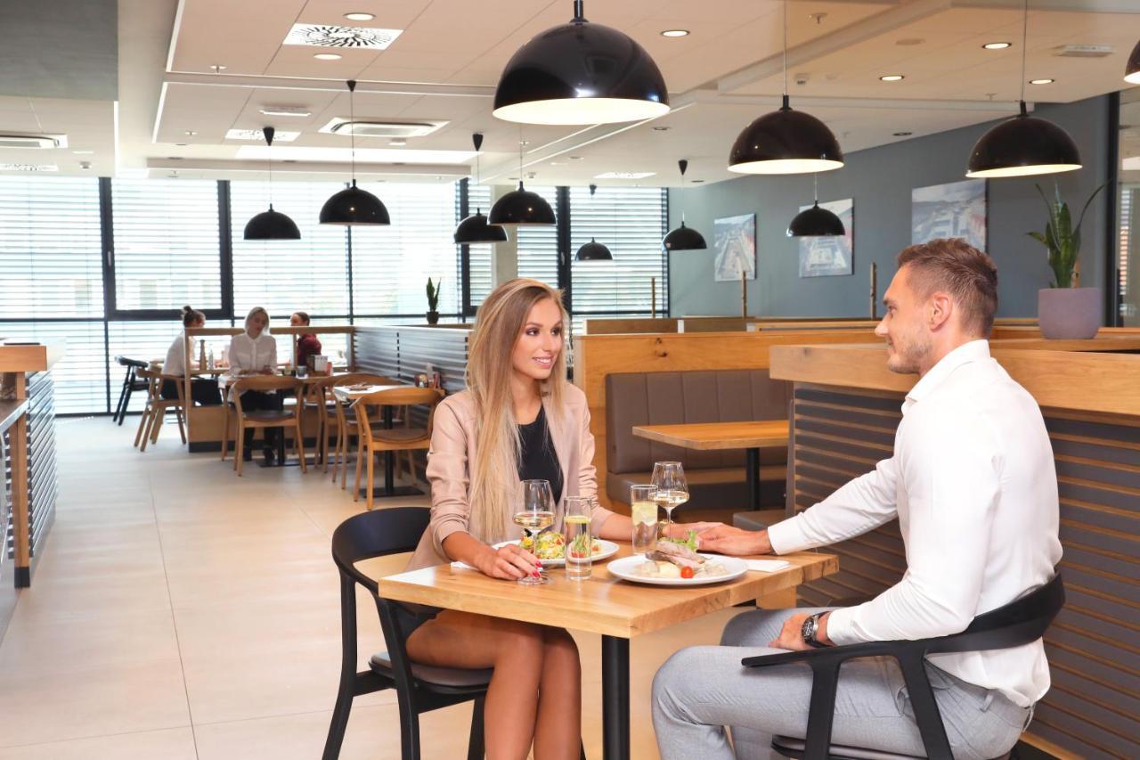 Hotel Smetanova Vsetín Buitenkant foto
